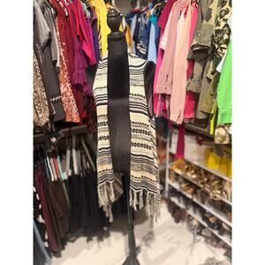 Live and LET live Tunic vest with fringe trim size small